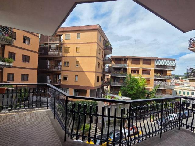 Appartamento in vendita a Roma RM