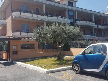 Appartamento in vendita a Roma RM