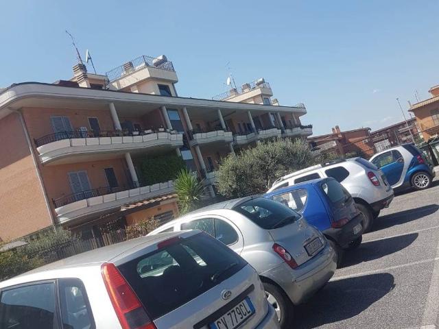 Appartamento in vendita a Roma RM