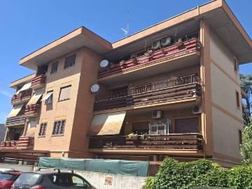 Appartamento in vendita a Roma RM