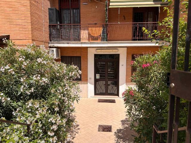 Appartamento in vendita a Roma RM