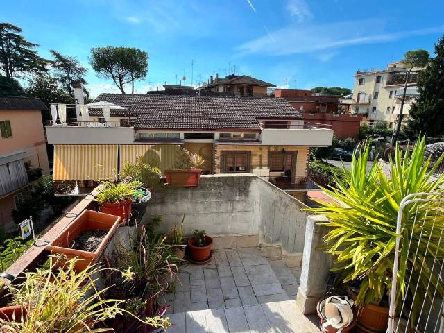 Appartamento in vendita a Roma RM
