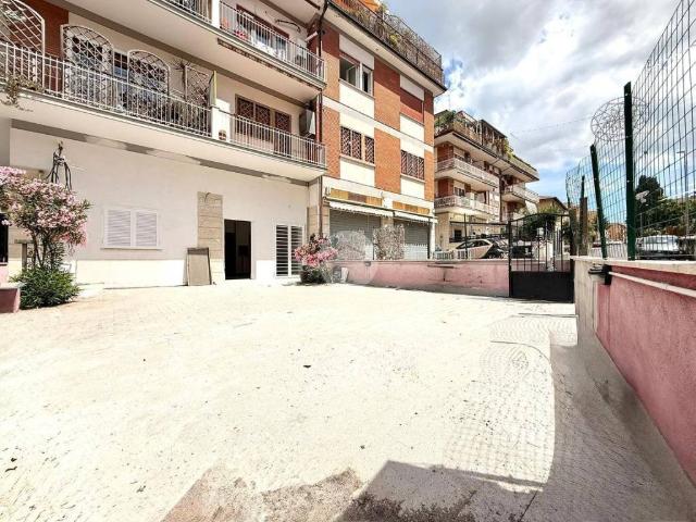 Appartamento in vendita a Roma RM