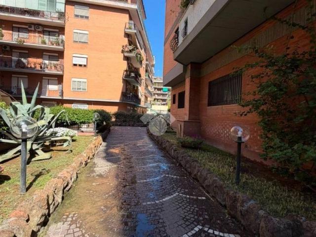 Appartamento in vendita a Roma RM