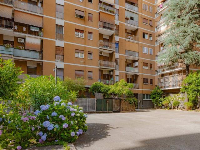 Appartamento in vendita a Roma RM