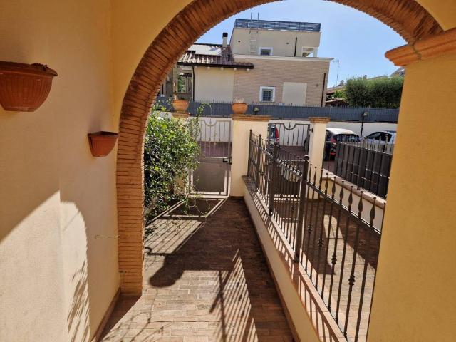 Appartamento in vendita a Roma RM