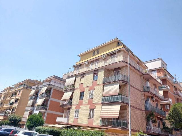 Appartamento in vendita a Roma RM