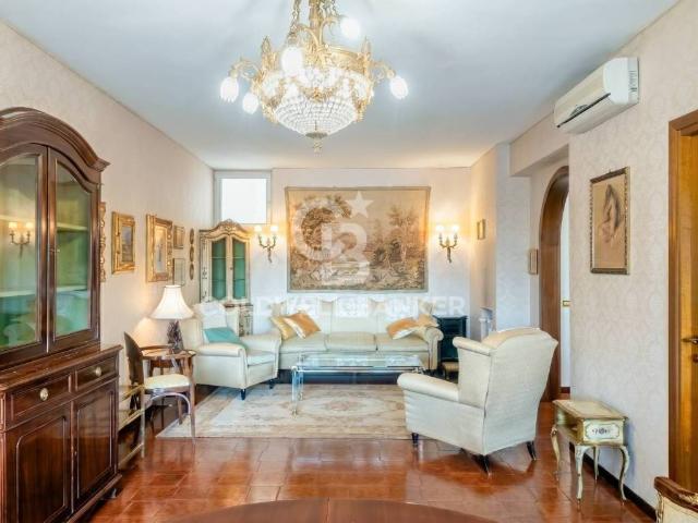 Appartamento in vendita a Roma RM