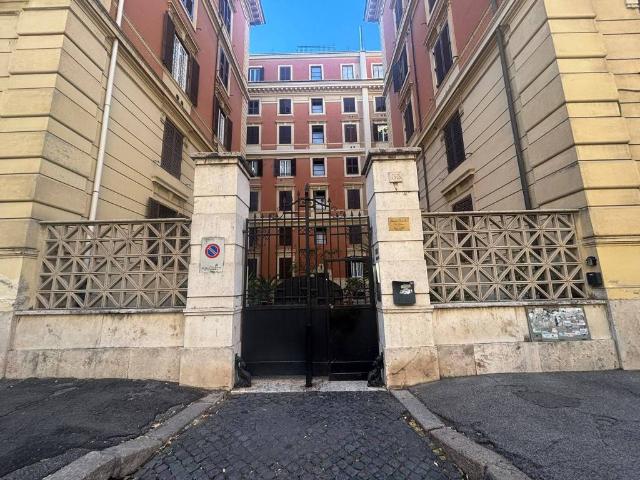 Appartamento in vendita a Roma RM