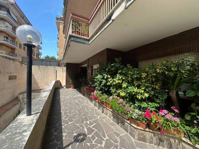 Appartamento in vendita a Roma RM