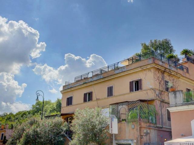 Appartamento in vendita a Roma RM