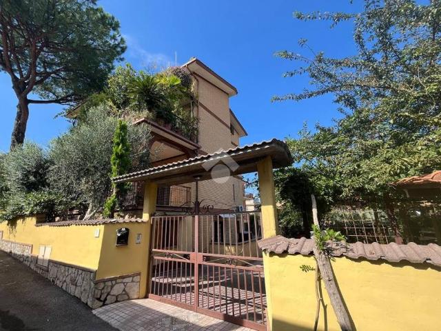 Appartamento in vendita a Roma RM