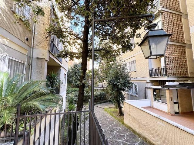 Appartamento in vendita a Roma RM