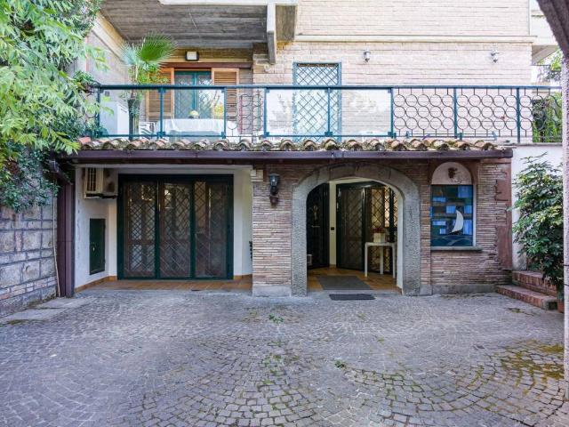 Appartamento in vendita a Roma RM