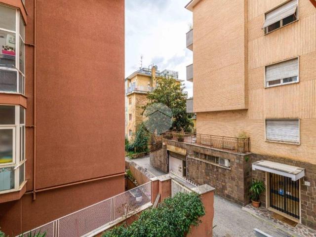 Appartamento in vendita a Roma RM