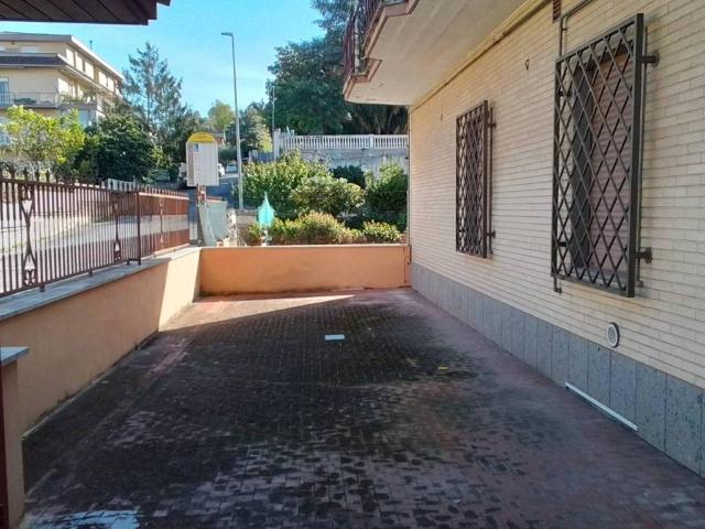 Appartamento in vendita a Roma RM
