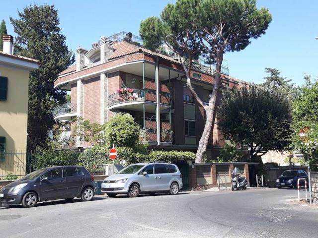 Appartamento in vendita a Roma RM