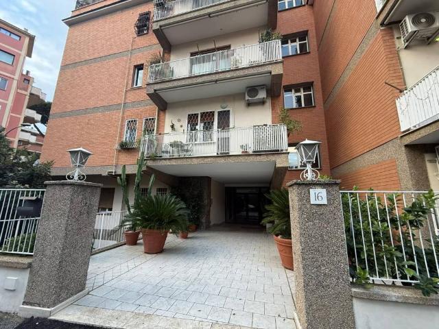 Appartamento in vendita a Roma RM
