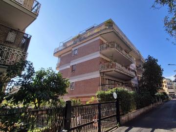 Appartamento in vendita a Roma RM