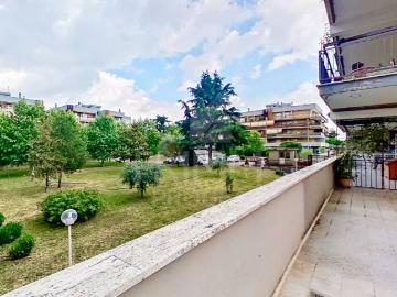 Appartamento in vendita a Roma RM