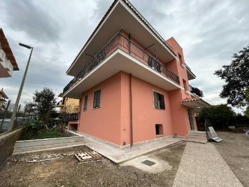 Appartamento in vendita a Roma RM