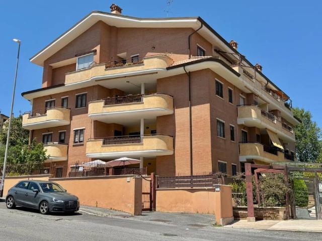 Appartamento in vendita a Roma RM