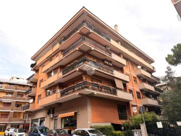 Appartamento in vendita a Roma RM