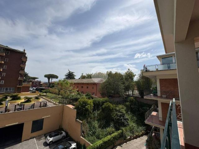 Appartamento in vendita a Roma RM