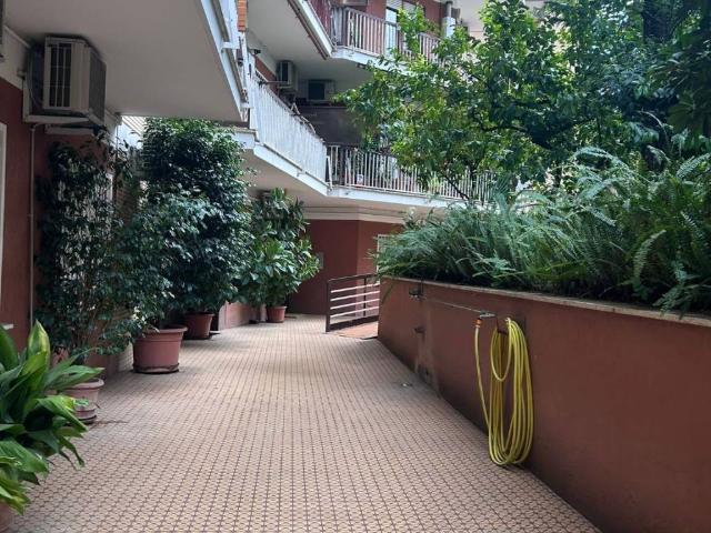 Appartamento in vendita a Roma RM