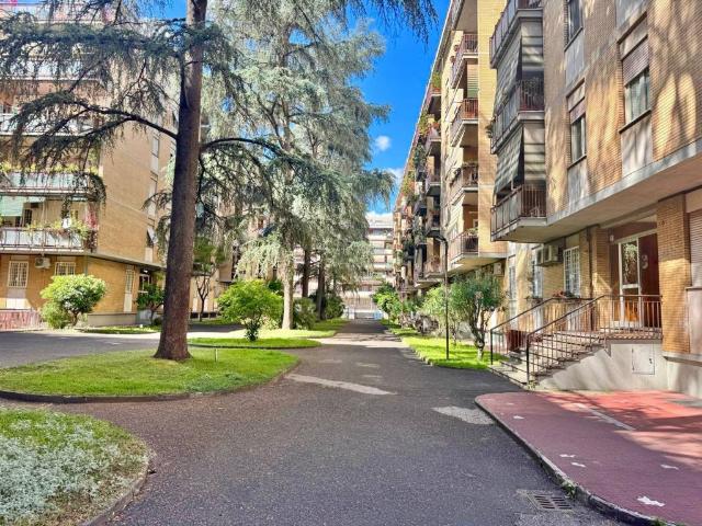 Appartamento in vendita a Roma RM