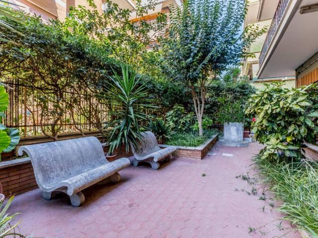Appartamento in vendita a Roma RM