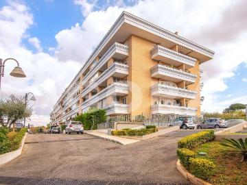 Appartamento in vendita a Roma RM