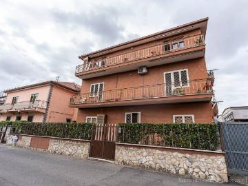 Appartamento in vendita a Roma RM