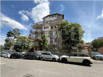 Appartamento in vendita a Roma RM