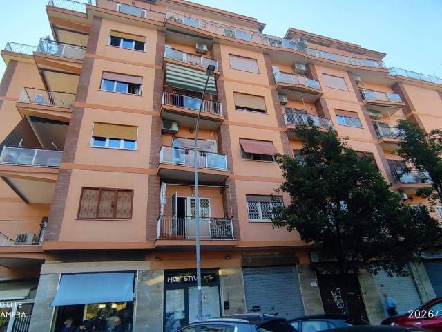 Appartamento in vendita a Roma RM