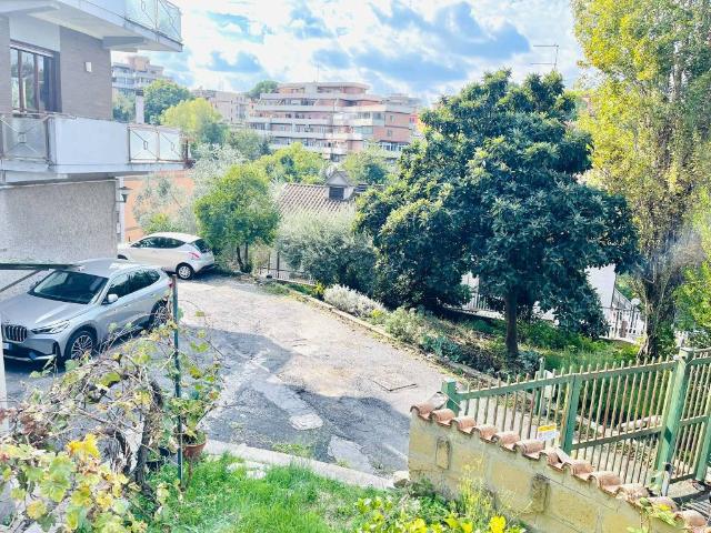 Appartamento in vendita a Roma RM