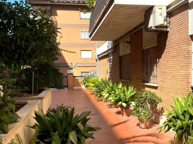 Appartamento in vendita a Roma RM