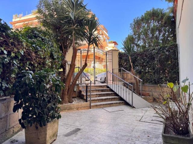 Appartamento in vendita a Roma RM