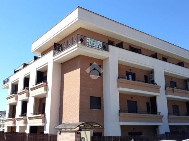 Appartamento in vendita a Roma RM