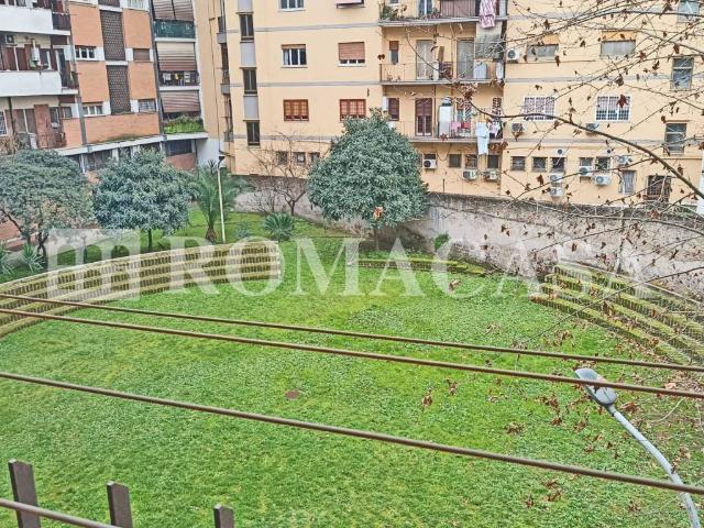 Appartamento in vendita a Roma RM