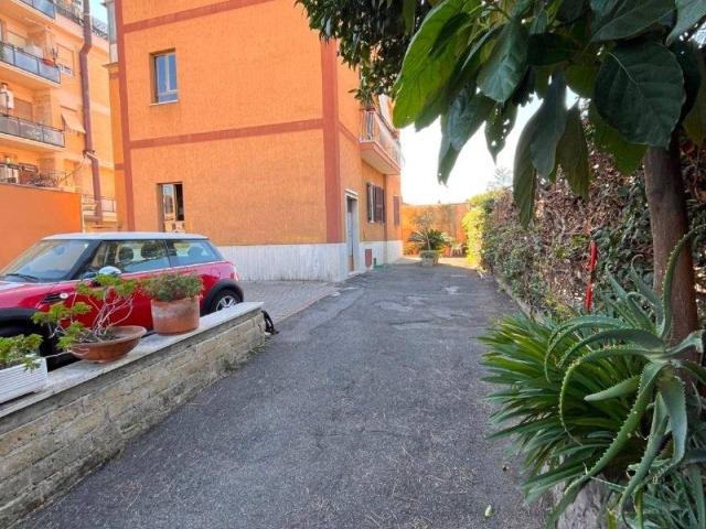 Appartamento in vendita a Roma RM