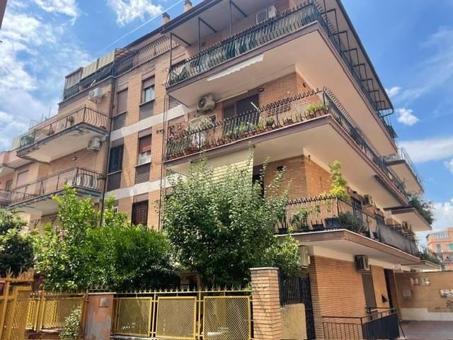 Appartamento in vendita a Roma RM