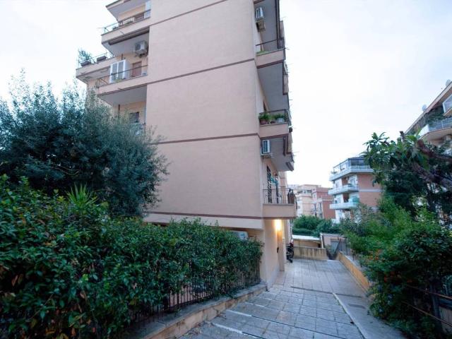 Appartamento in vendita a Roma RM