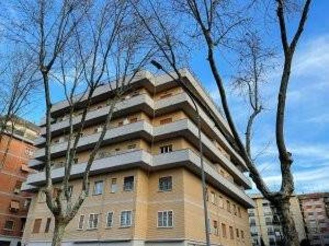 Appartamento in vendita a Roma RM