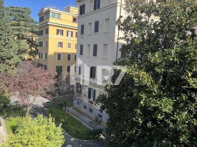 Appartamento in vendita a Roma RM