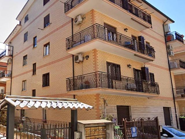 Appartamento in vendita a Roma RM