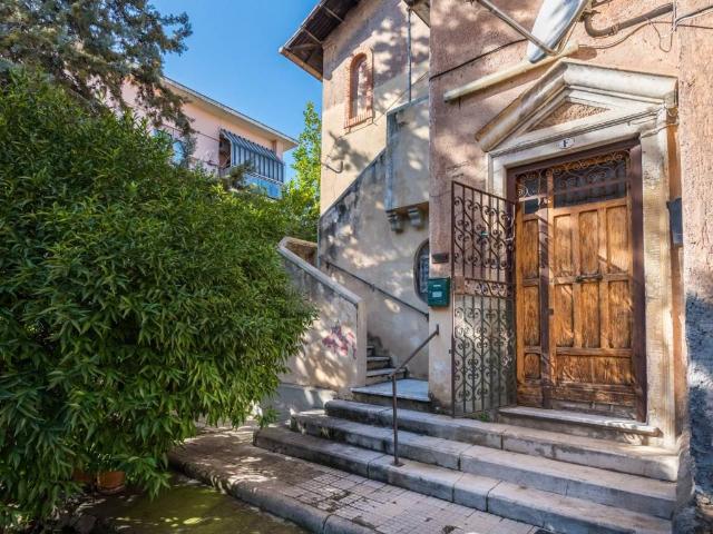 Appartamento in vendita a Roma RM