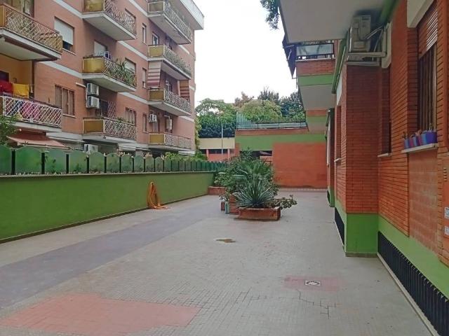 Appartamento in vendita a Roma RM