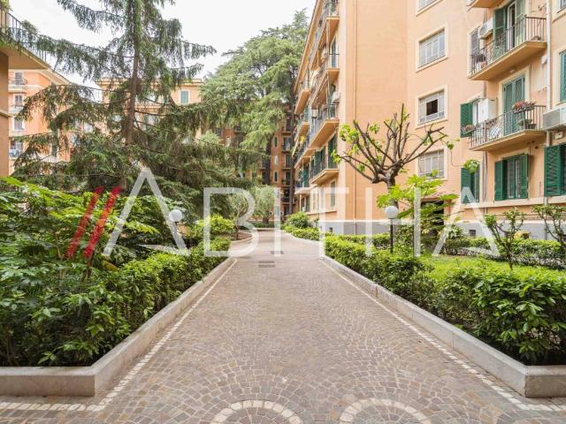 Appartamento in vendita a Roma RM