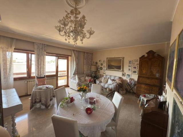 Appartamento in vendita a Roma RM